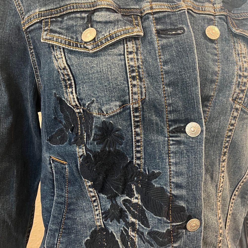 Embroidered Denim Jacket. Dark Blue with Navy Floral Design. Size M. NWT - Picture 2 of 10